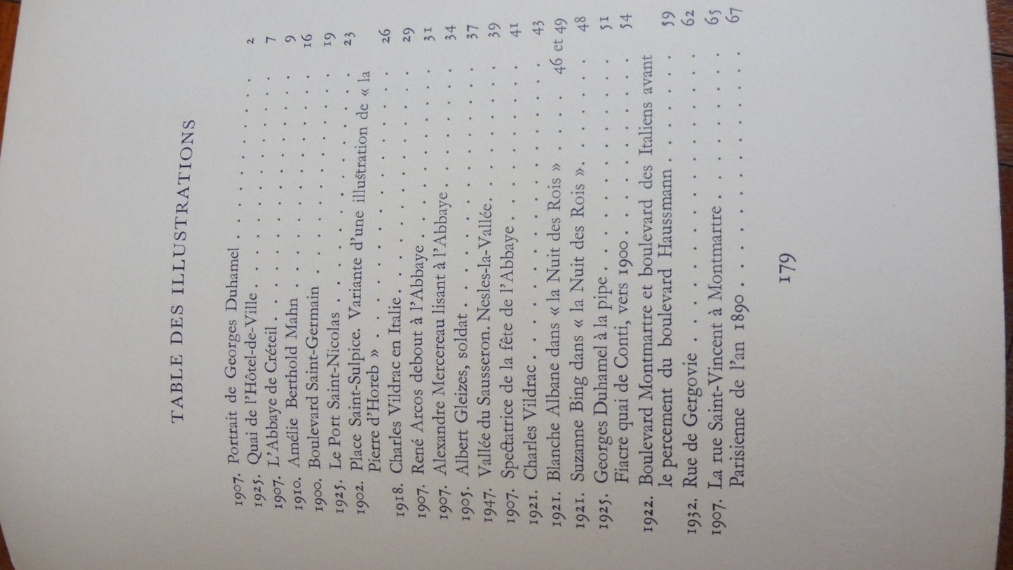 Chronique de Paris. Au Temps des Pasquiers (Héron de Villefosse) 1951