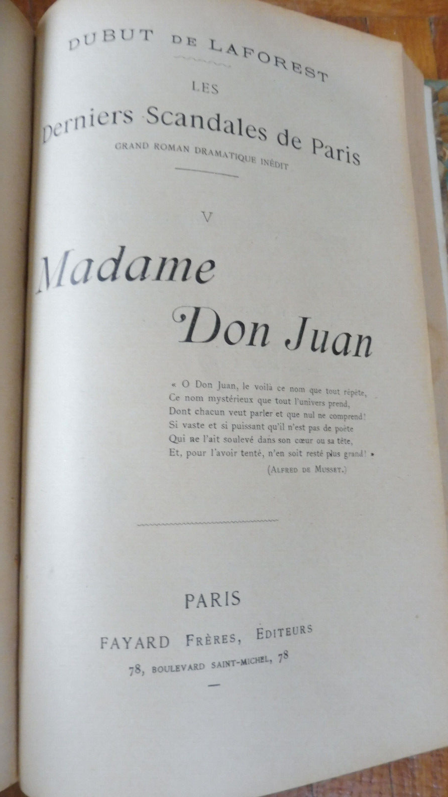 Les Derniers scandales de Paris (Dubut de Laforest) s.d. 2 vol.