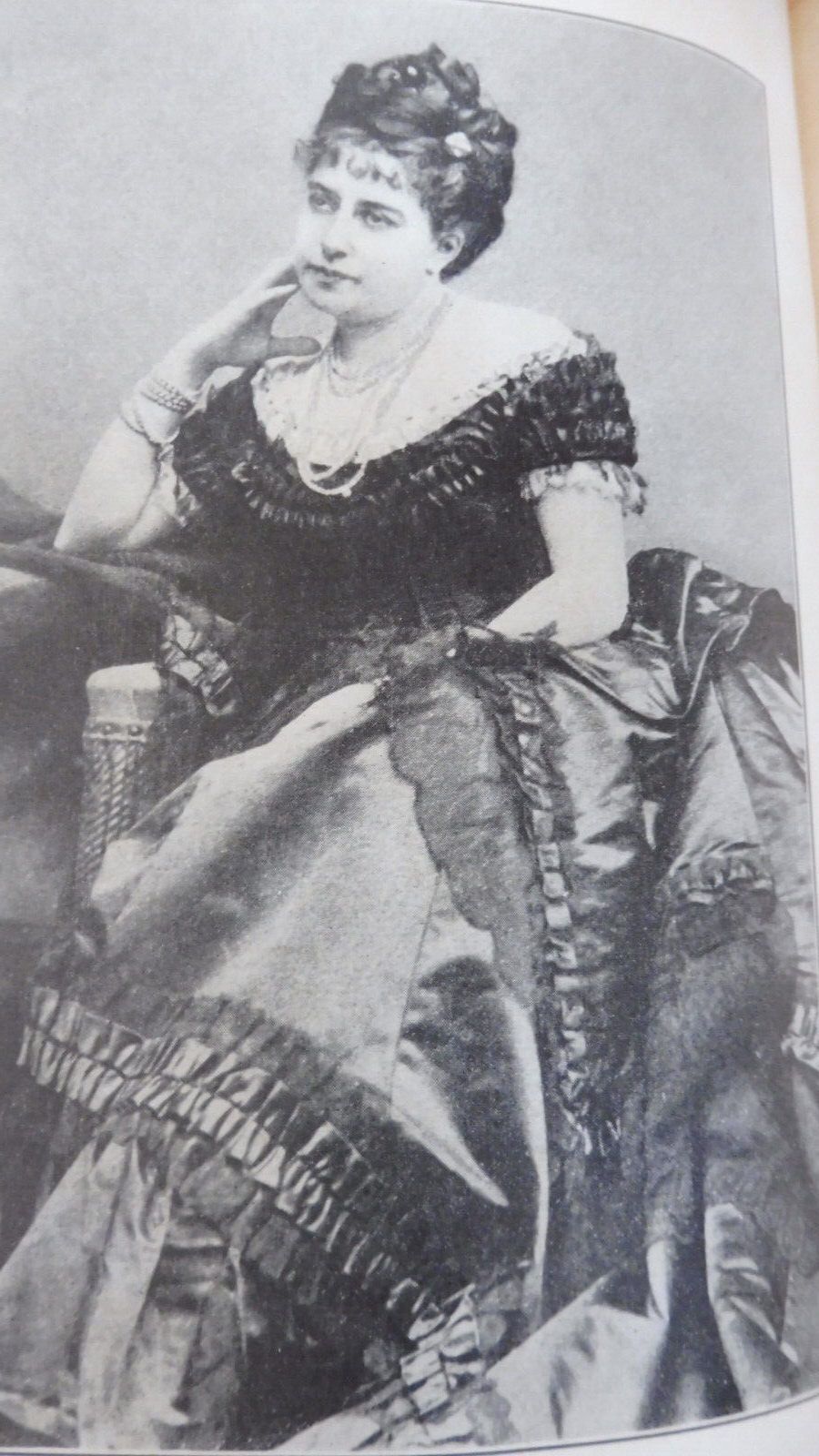 In the courts memory 1858-1875 (Lillie Hegermann-Lindencrone) 1911