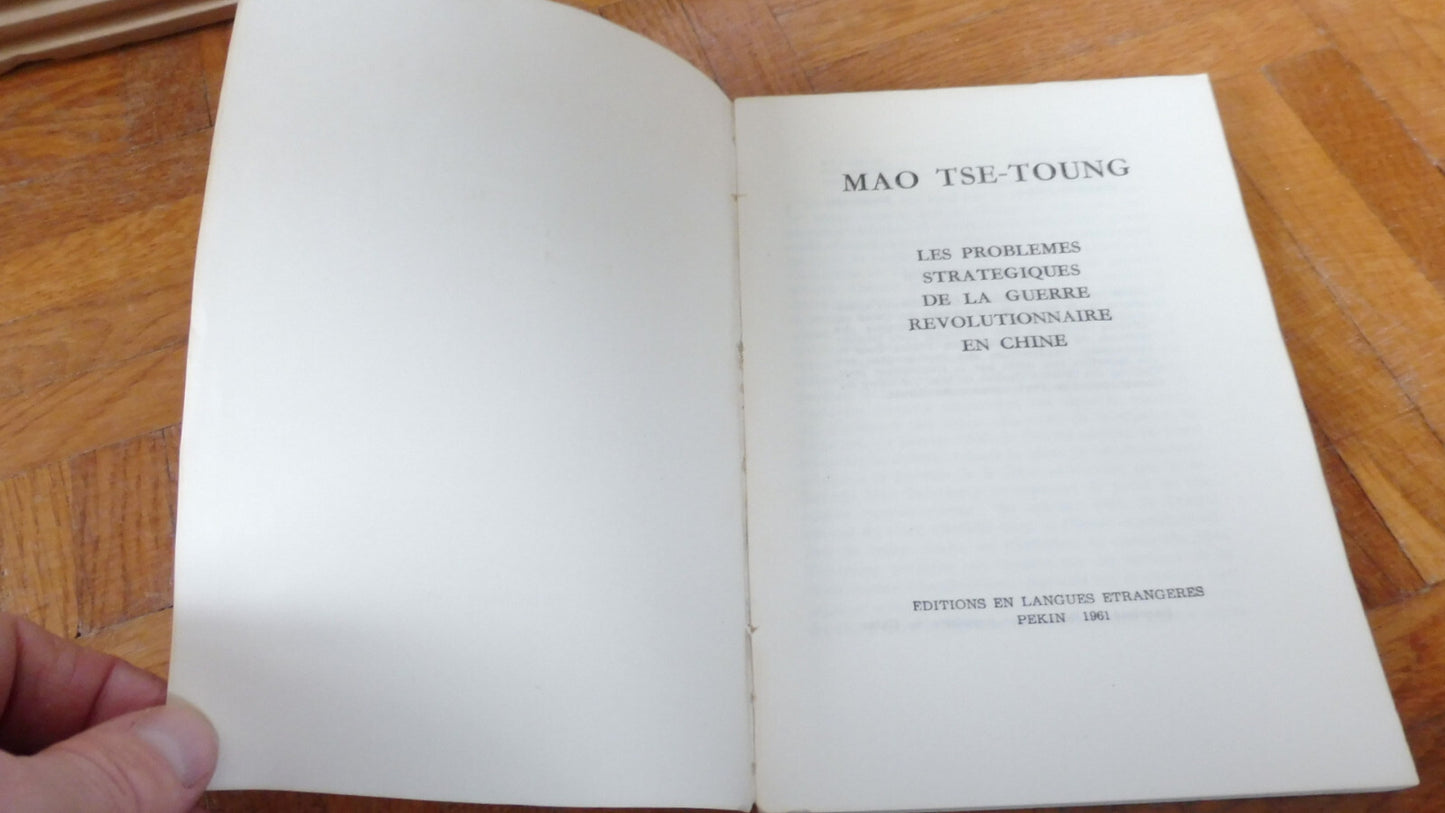 Les Problèmes stratégiques de la guerre révolutionnaire (Mao Tse-Toung) 1966
