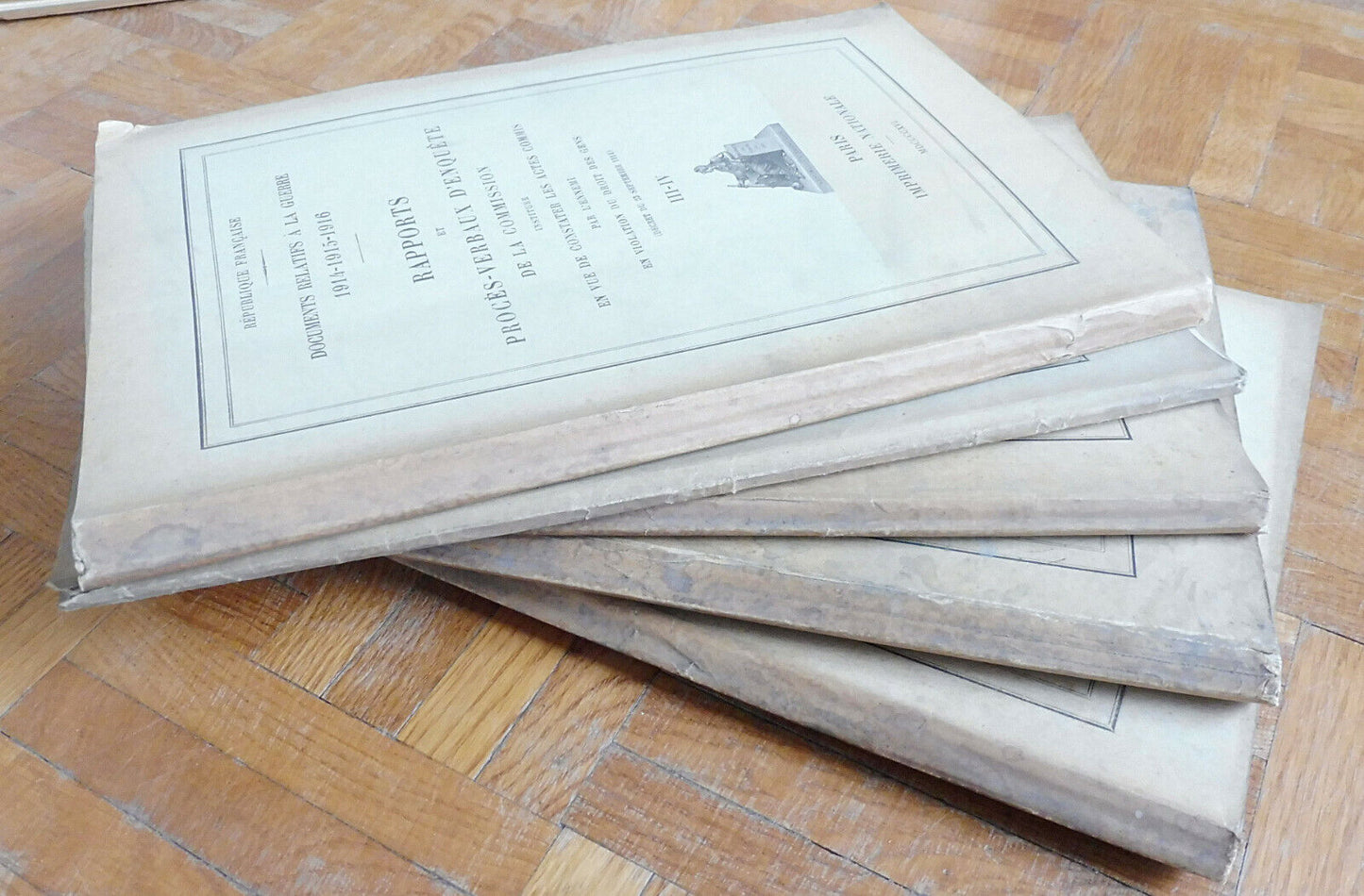 Document relatifs à la guerre de 1914-18 - Rapports et procès verbaux 5 vol.