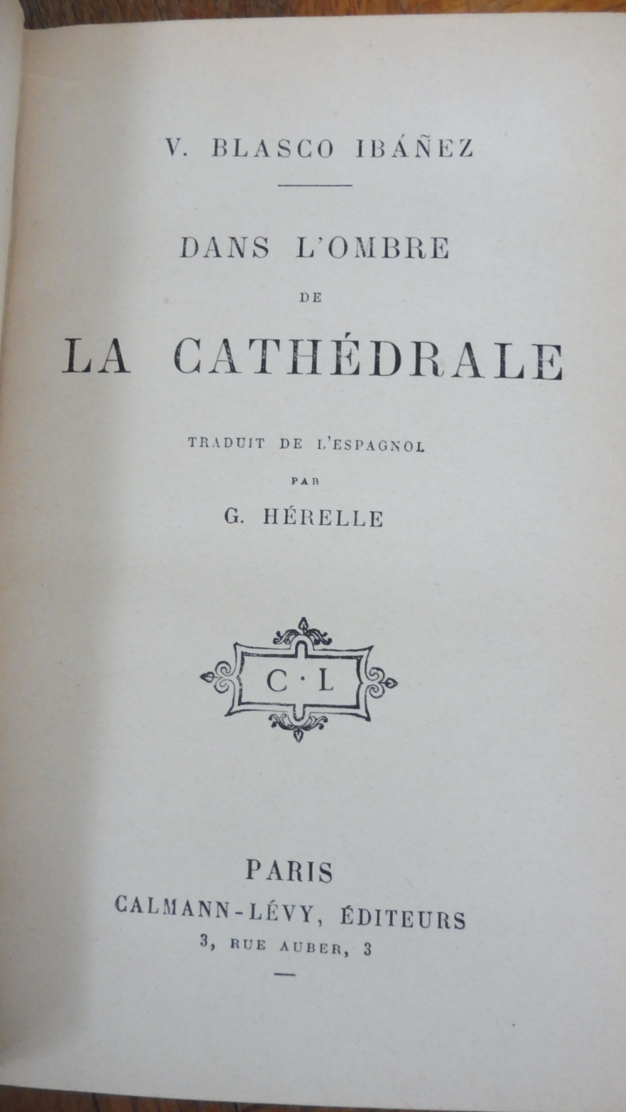 Dans l'ombre de la cathédrale (V. Blasco-Ibanez) 1919