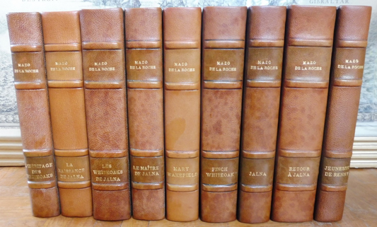 Lot 9 volumes Mazo de la Roche