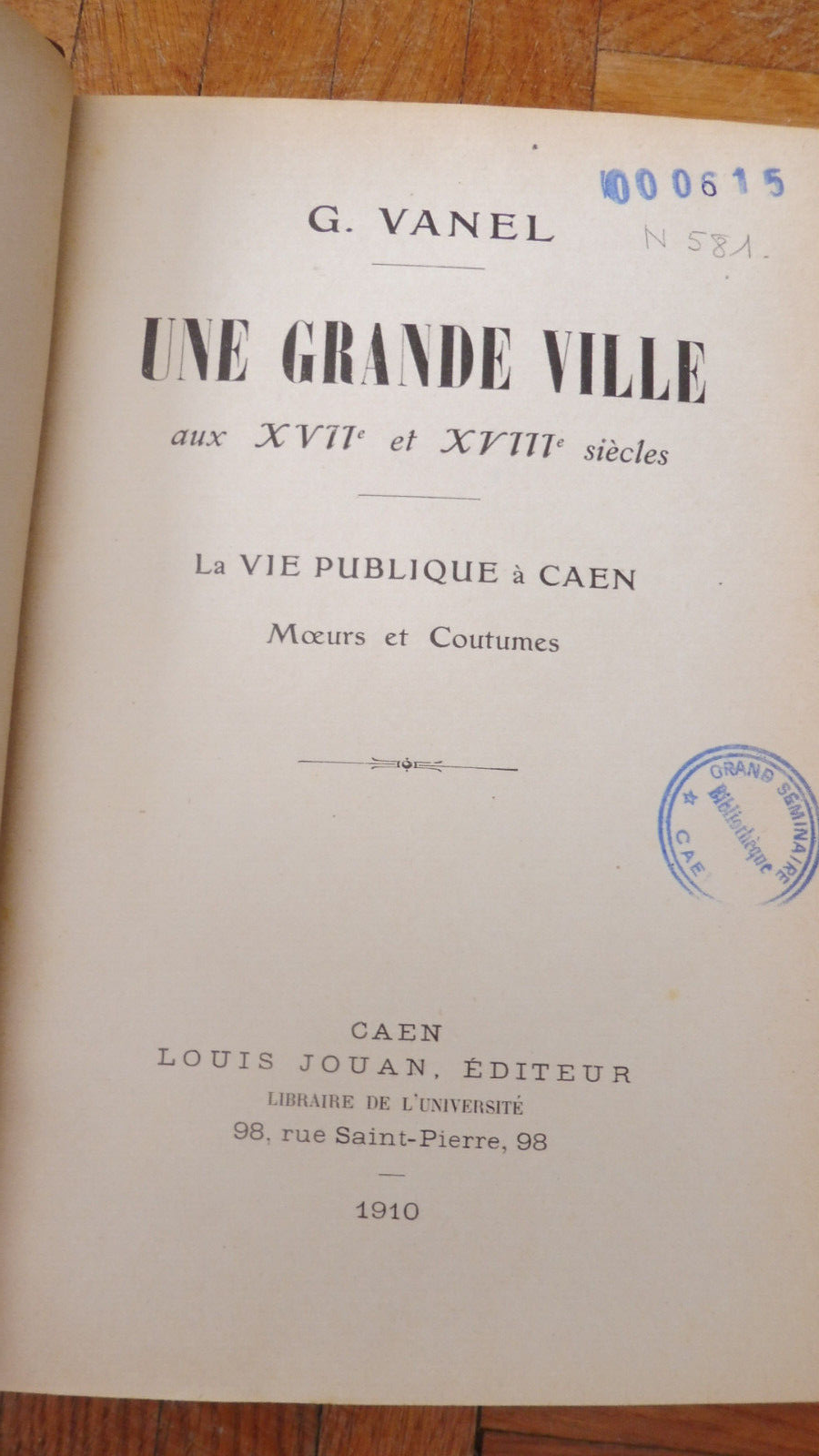 La Vie publique à Caen aux XVIIe et XVIIIe. Moeurs et coutumes (G. Vanel) 1910