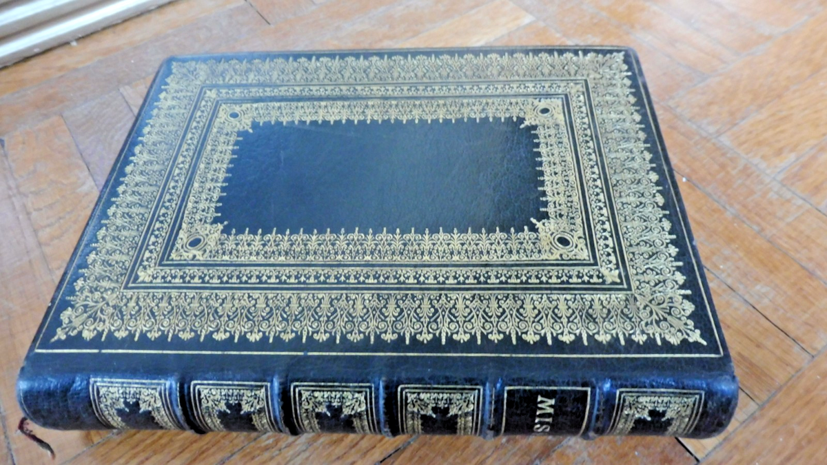 Missel romain 1889 belle reliure petits fers