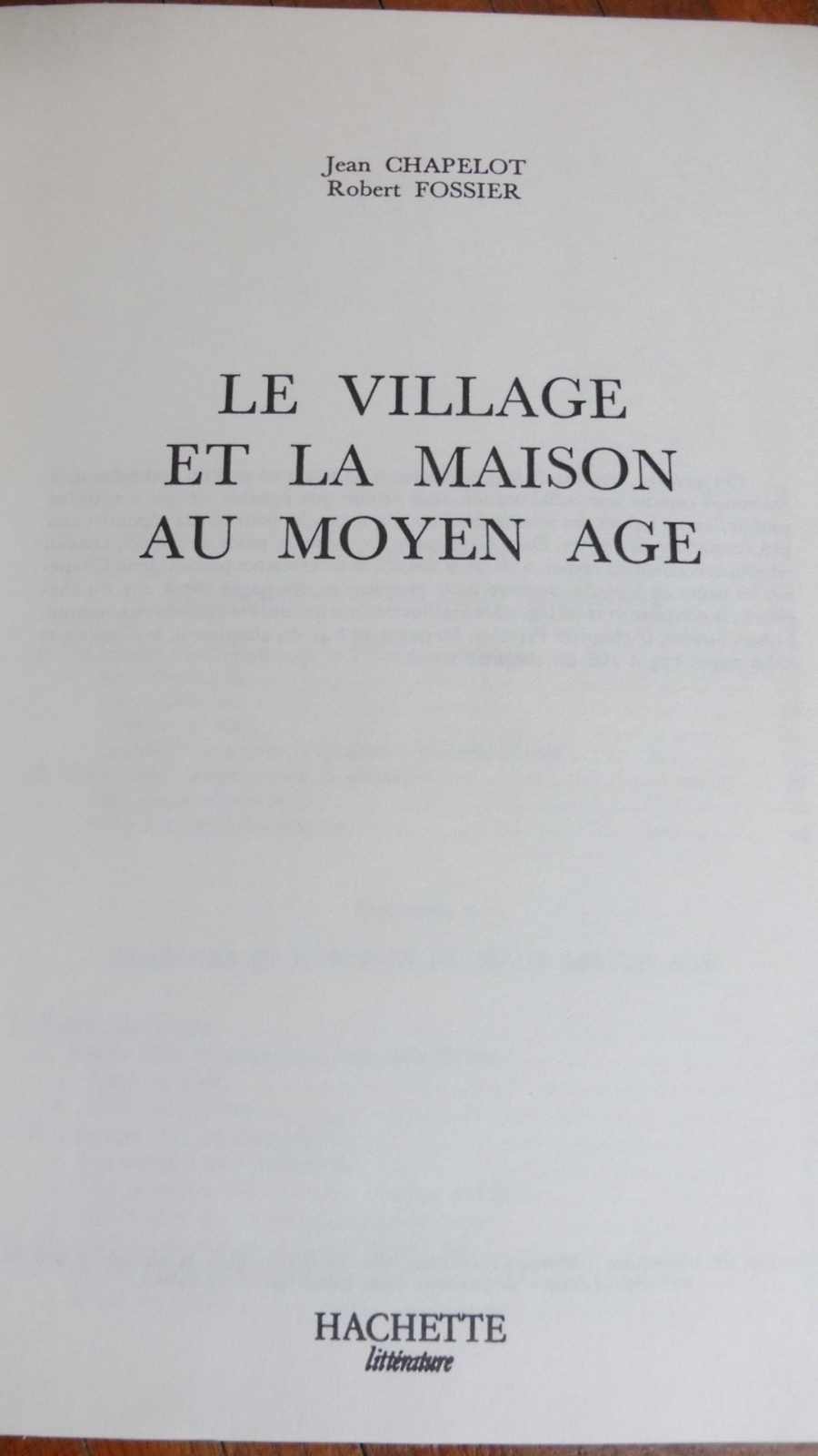 Le Village et la maison au moyen-âge (Chapelot et Fossier) 1985