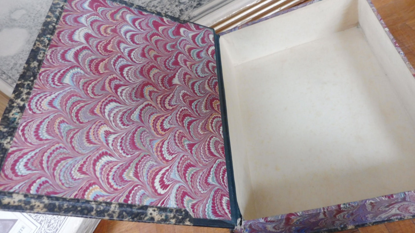 Livre à secret 21x28x7 cm